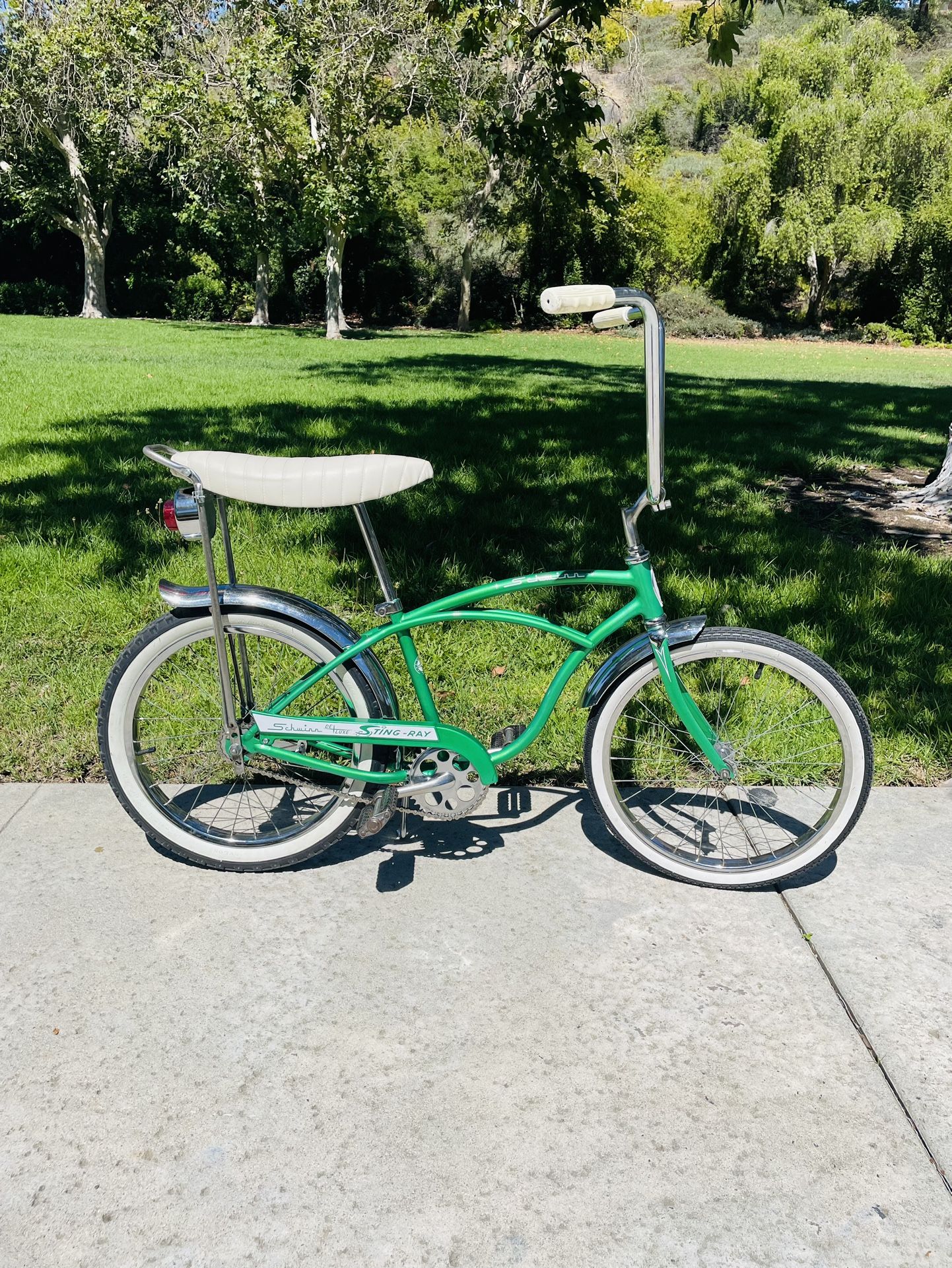 1964 Schwinn Stingray Deluxe Lime (Krate Fastback Muscle Bike)