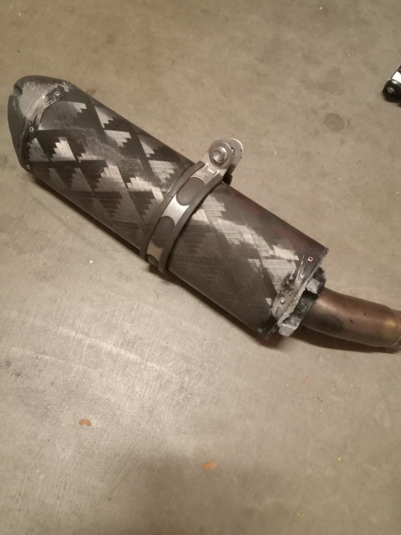 2011-2024 Gsxr Two Brothers Exhaust Slip On Road Rashed Doesn't Affect Performance Or Sound 