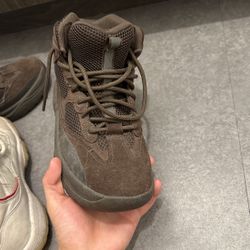 Yeezy Boot Oil Size 8y
