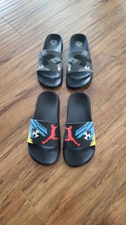 Boy Slides Sandales Size 7 and 8 ( Price Firm!)