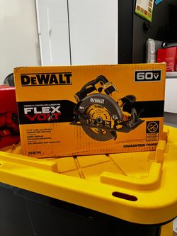 DeWalt FLEXVOLT 60V 7-1/4" Circular Saw DCS578B