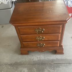 3-drawer nightstand