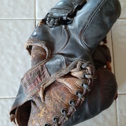 Baseball Glove - OLD - ANTIQUE?