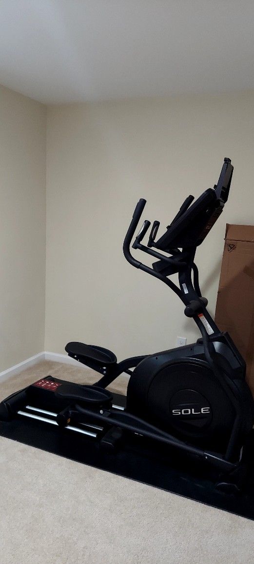 SOLE Fitness Elliptical Exercise Machine, Model E25, Like New