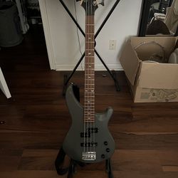 Mitchell MB100 Short-Scale Electric Bass Bundle - Case, Stand & Strap