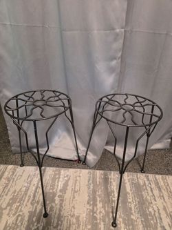 2 piece Plant stands metal 21 inches tall