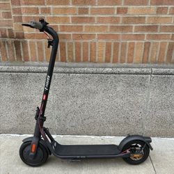 NAVEE Electric Scooter V40i
