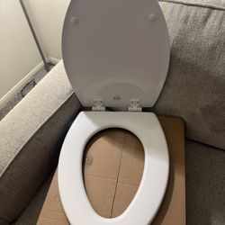 TOILET SEAT. NEW 