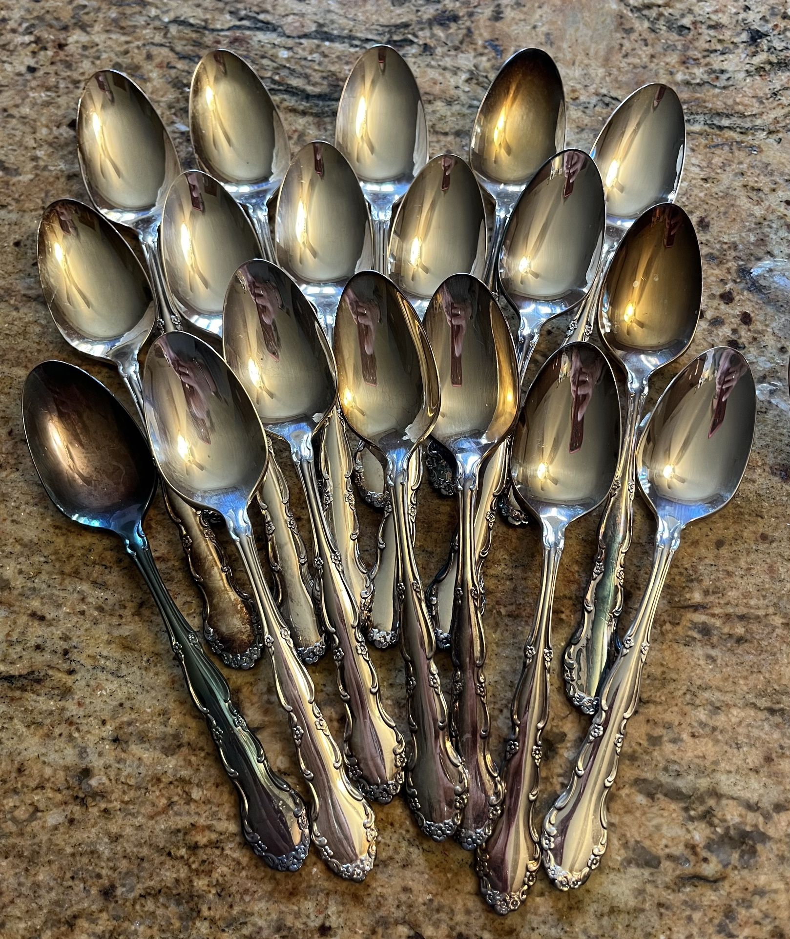 Oneida Flirtation 55 Piece Set Serving For Plus Extra Pieces