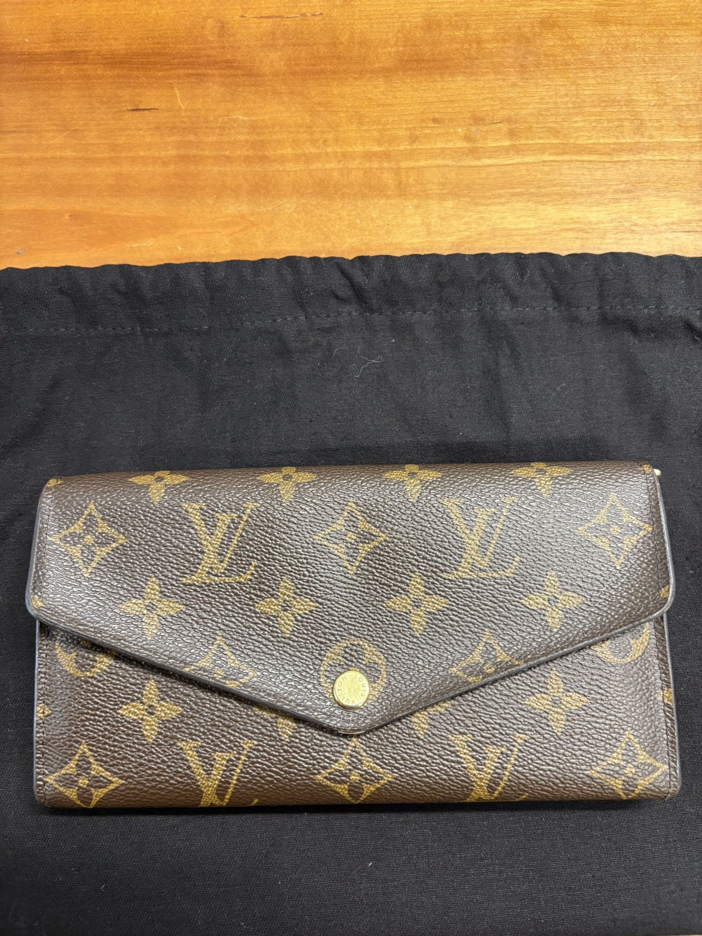 Louis Vuitton - Sarah Wallet - authenticate