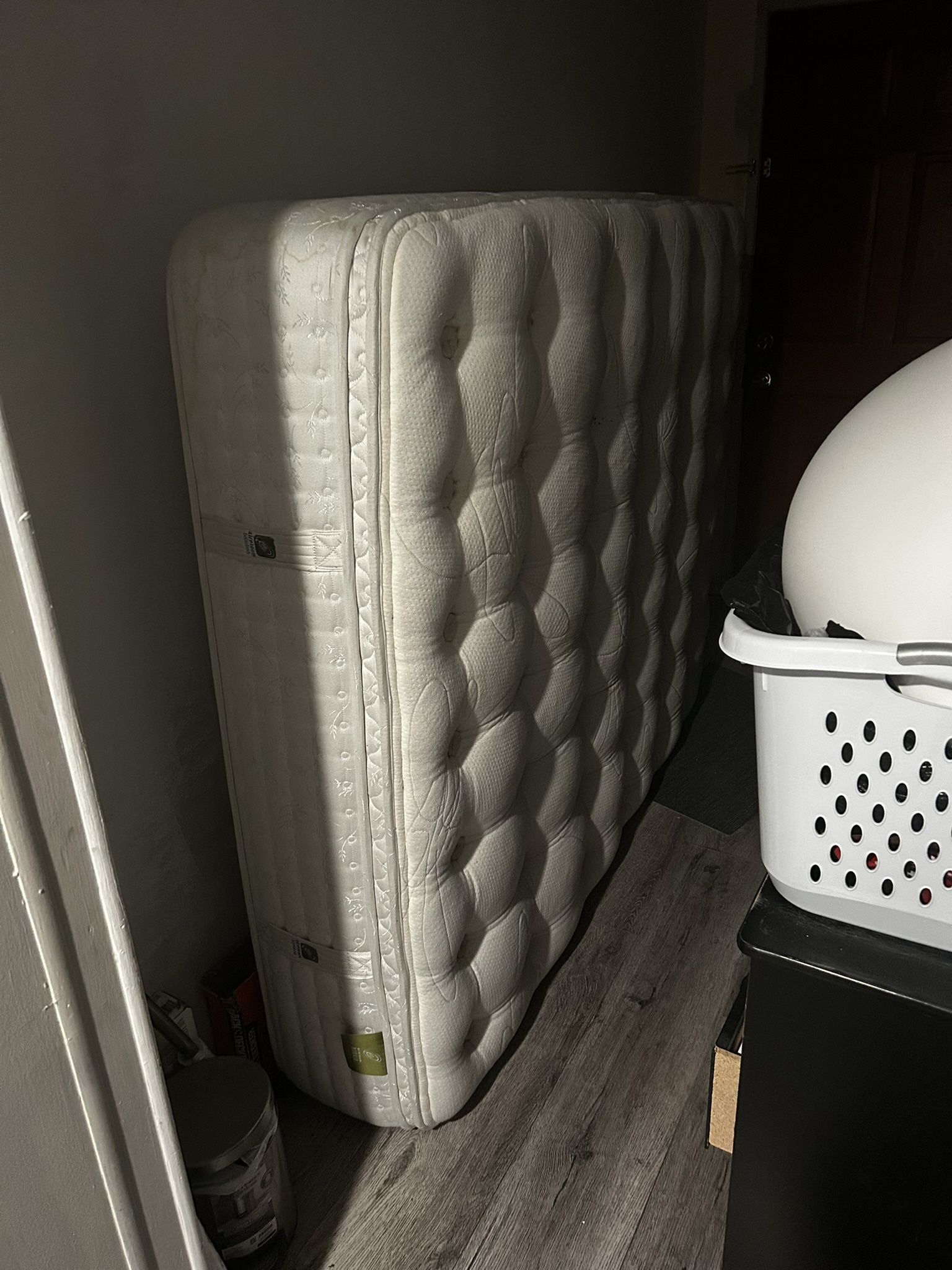 Bed Mattress Queen Size (used)