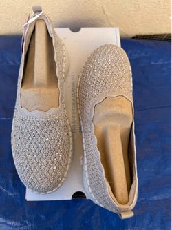 Brand New Women’s Skechers Slip-On Memory Foam Rhinestone Shoes Size 8