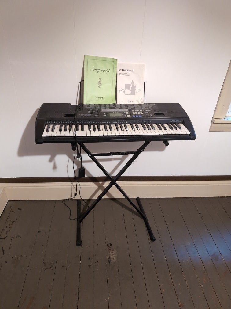 Casio Electric Keyboard