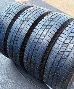 245 75 16 Michelin tires Con 80% de Vida Las 4
