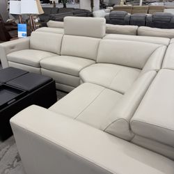 Sectionals In Stock // Sofas Seccionales