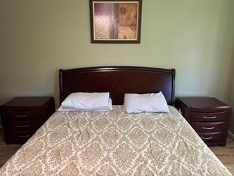 Bedroom furniture set - king size