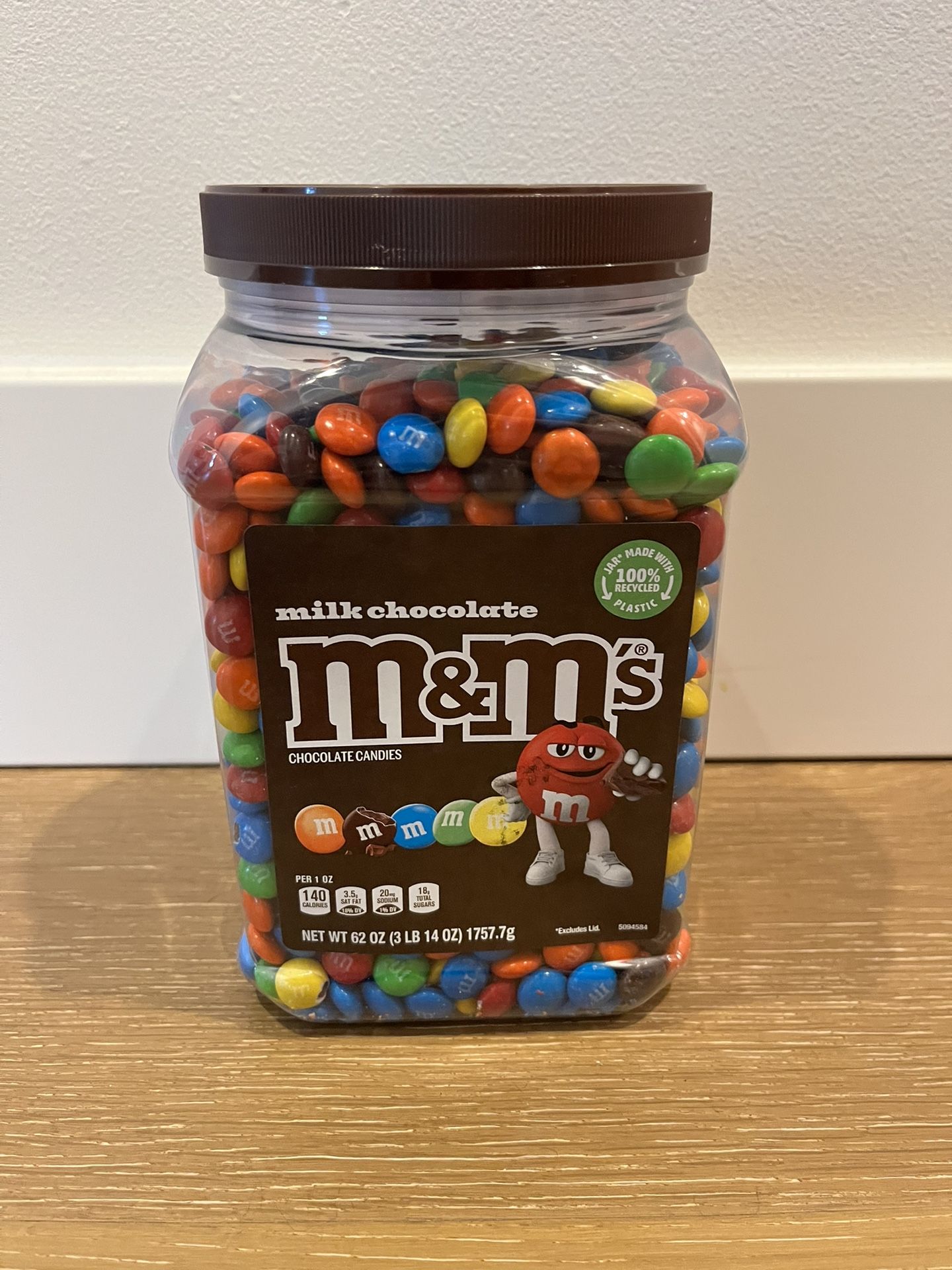 M &M Chocolate 62 oz