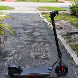Electric Motor Scooter 21 mph 20 Mile Range 