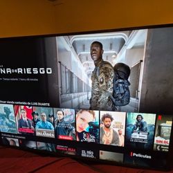 Samsung UN60JU7100 60-Inch 4K Ultra HD Smart LED TV INCLUDES POWER CORD ORIGINAL CONTROL AND FURNITURE BASE