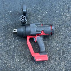 Milwaukee Fuel 1” Square Impact Wrench W/ One Key  With Protector 