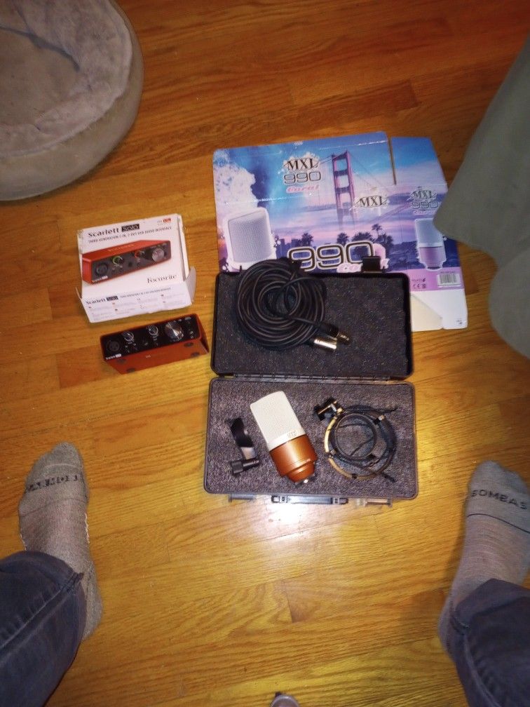 Vocal Recording Set Up MXL 990 & Focusrite Scarlett