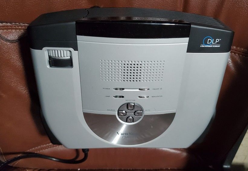 Used ViewSonic PJ402D DLP home portable projector $35.00