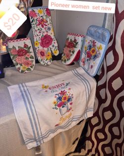 Pioneer women set