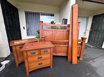 Queen Bed Set