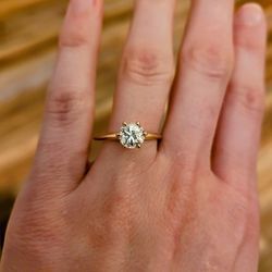 Stunning 14K Gold and Diamond Solitaire Antique Ring