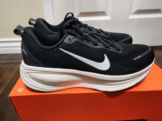 Nike Vomero 18 (Black/White) - Size 11.5