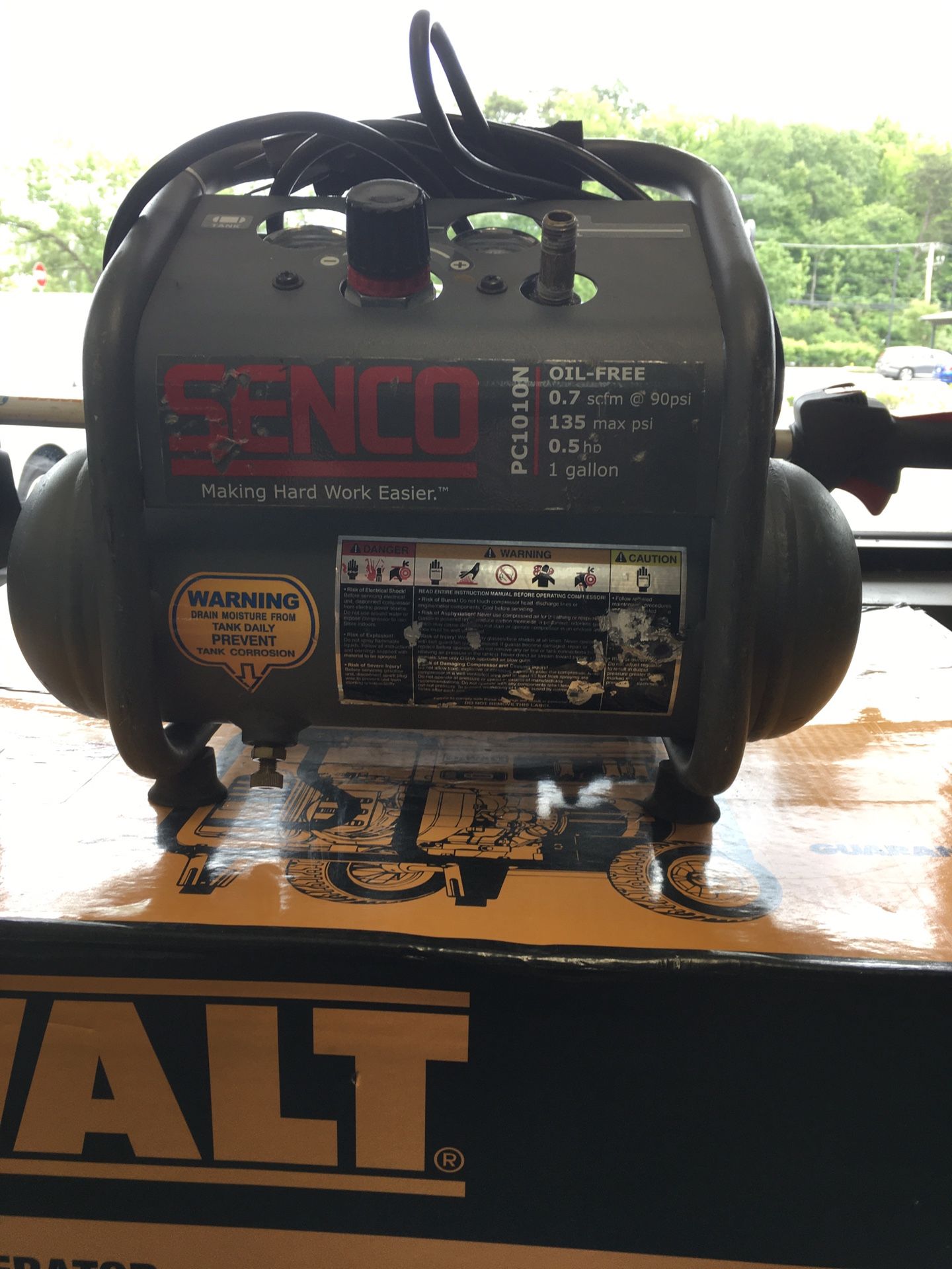 Senco 135psi 1 Gallon Air Compressor