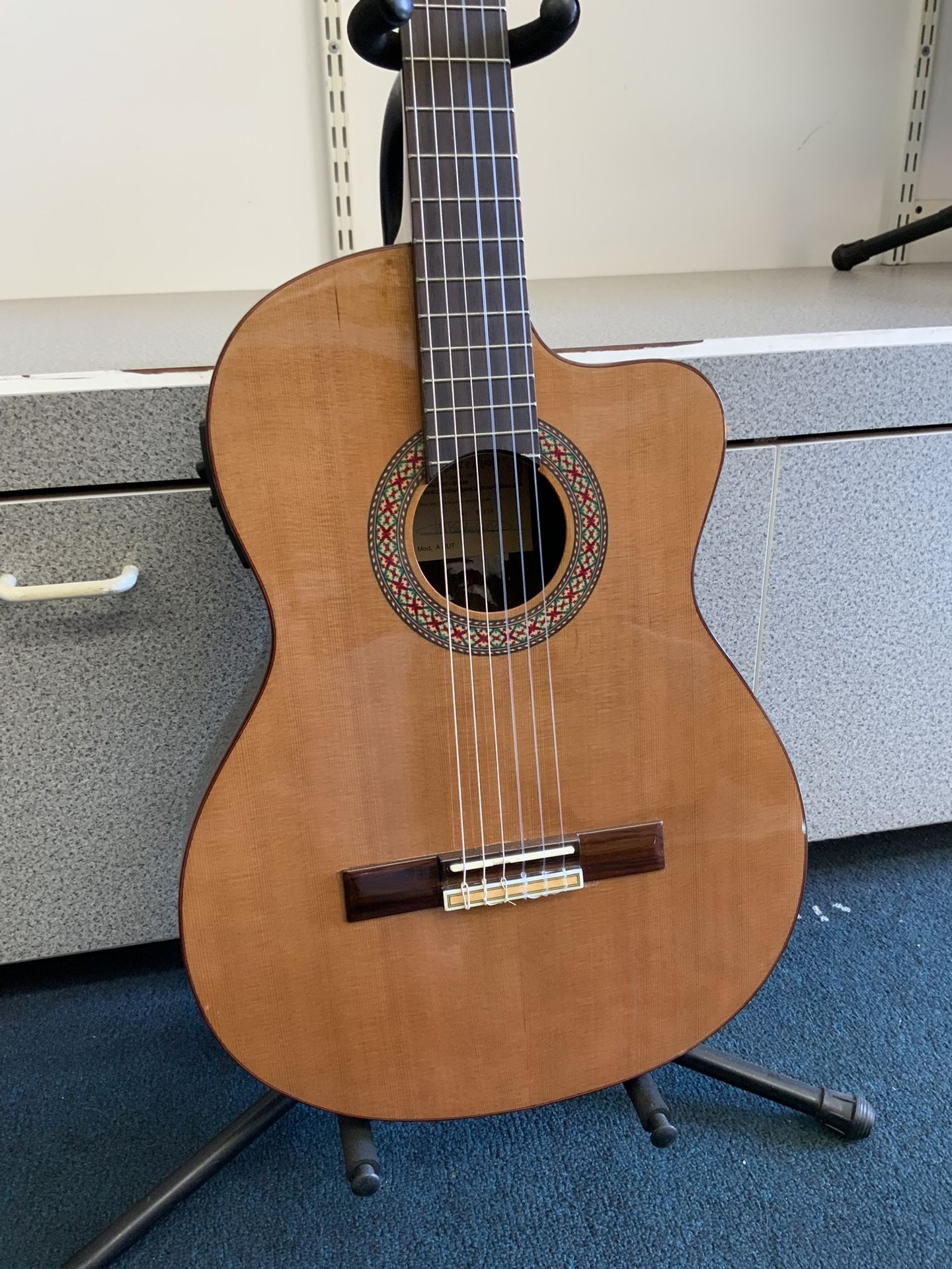Manuel Rodriguez y Hijos Acoustic Electric Classical Guitar Nylon Strings