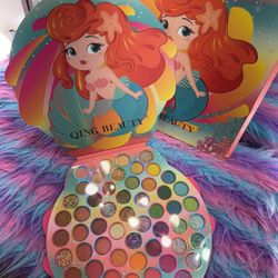 Little Mermaids 🧜‍♀️ Beautiful Eyeshadow Palette With Lots Of Pretty Glitter ✨ Colors Nice Colors 