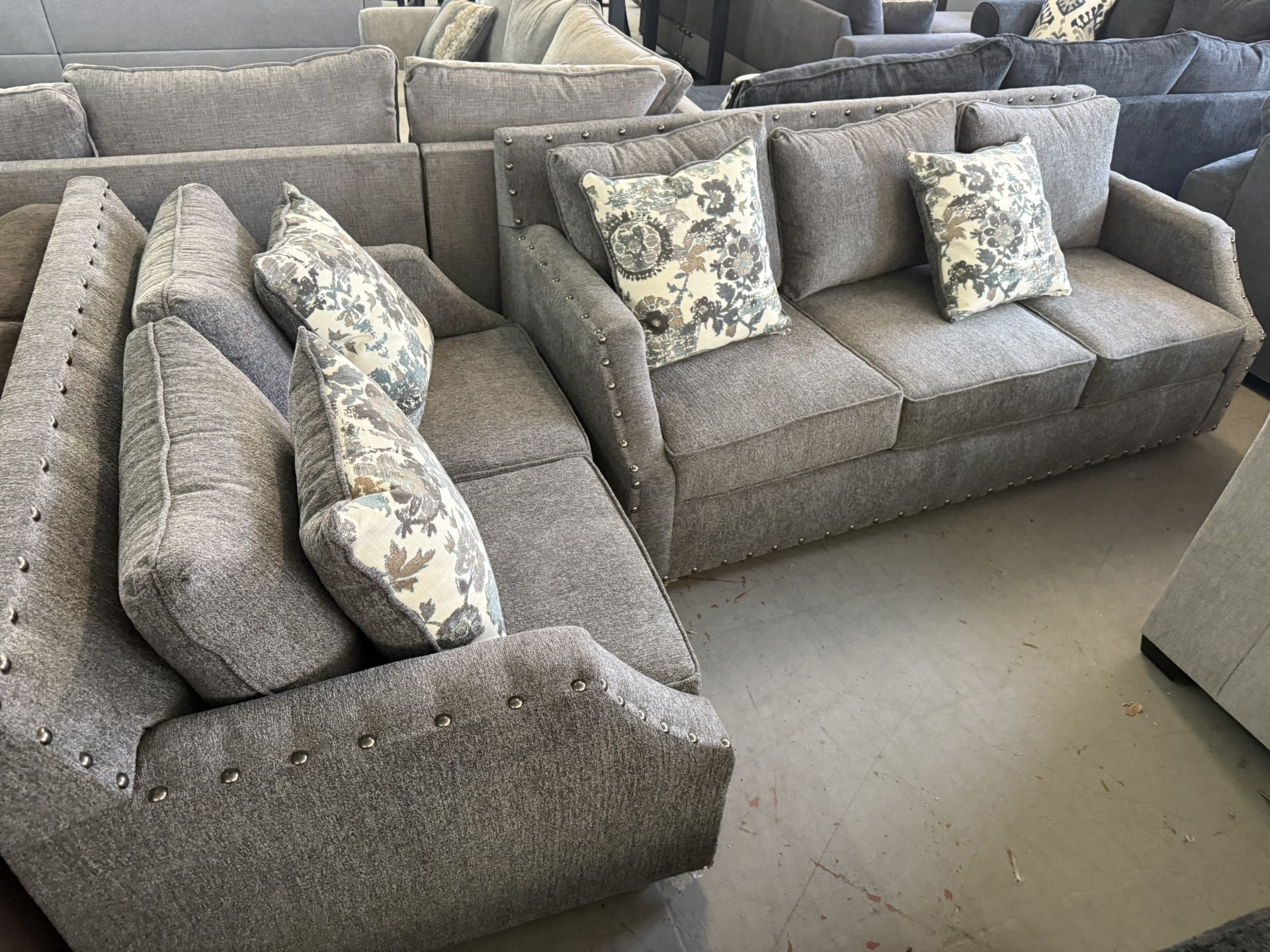 New Sofá And Loveseat