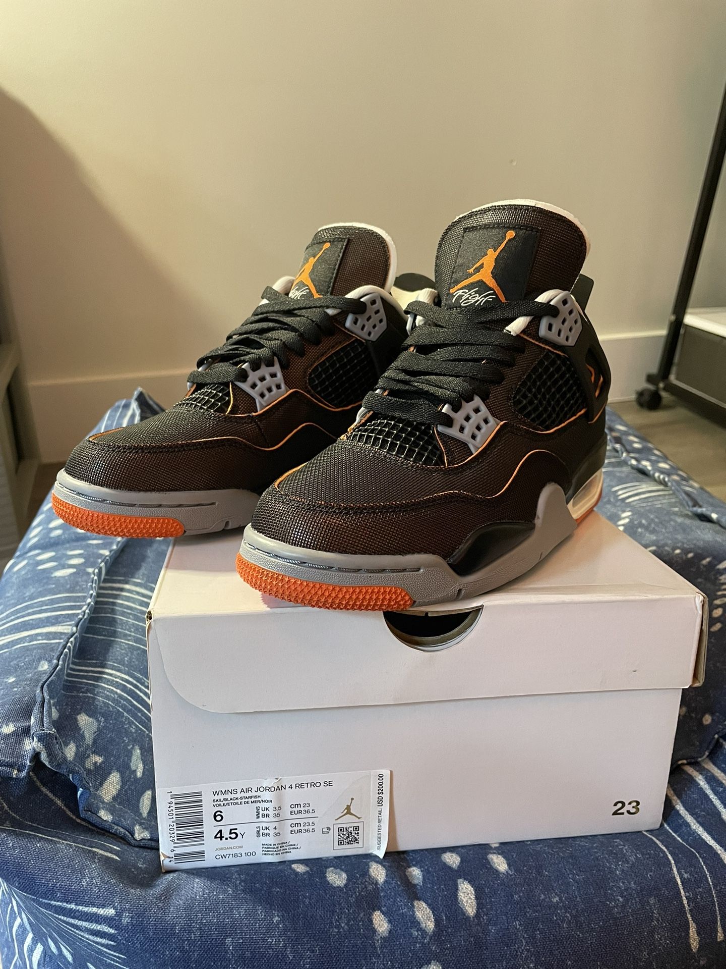 Women’s Jordan Retro 4’s size 6
