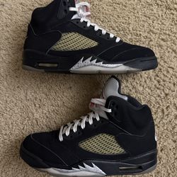 Size 9 (Pre Owned, Great Condition, No Separation, No Box) - 2016 Air Jordan 5 OG Mid Metallic Silver Reimagined 