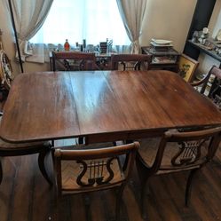 Duncan Phyfe Mohagony Dining Table And 5 chairs 