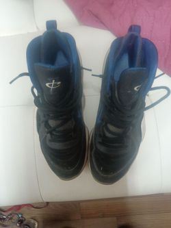 Nike 10.5 M blue black and white