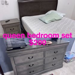 Queeen Bedroom Set For Sale Fast $200