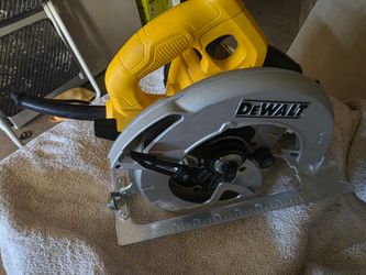 DEWALT 7-1/4 INCH DEWALT CORDED CIRCULAR  SAW