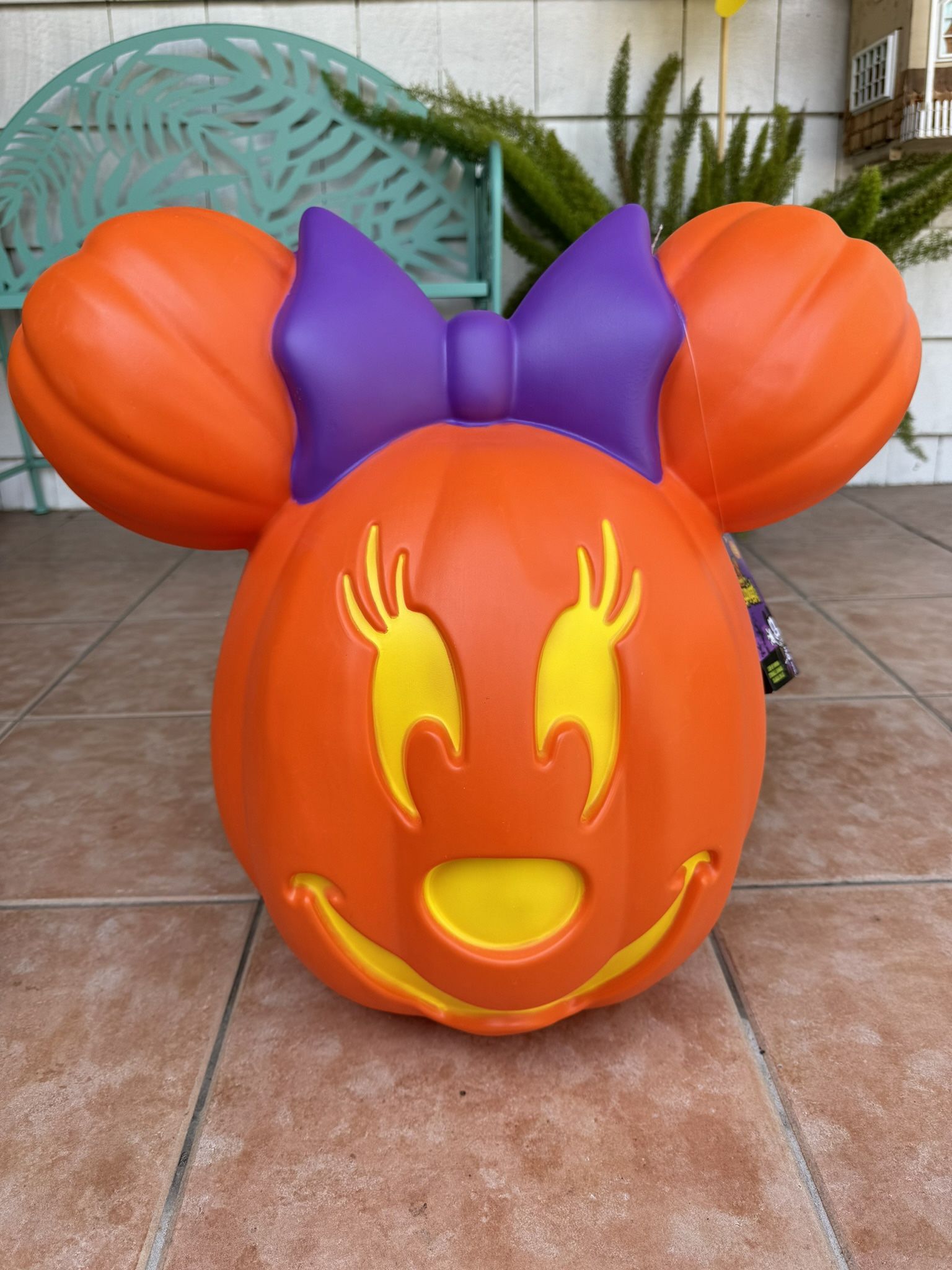 Disney Minnie Mouse Large Pumpkin Light Up Jack-O Lantern 2024 Halloween
