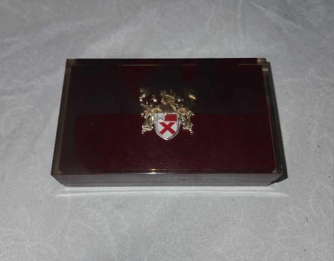 Vntg Military Pins in Vintage Lady Elgin Coat of Arms Velvet Lucite Acrylic Case