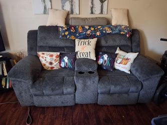 Reclining couch n love seat 6 months old like new