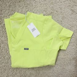 FIGS Sea Mist Large Women Catarina One Pocket Top