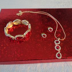 BRACELET  CADENA CON DIJE Y ARETES 