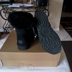 Black Women Uggs (Used )