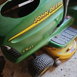 John Dere Lt 133