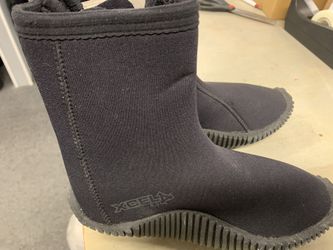 Xcel 5mm water boots size 6