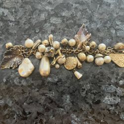 Vintage Charm Leaf and faux Pearl 7 Inch Bracelet 