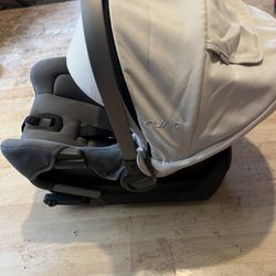 Nuna Baby Car Seat With Base